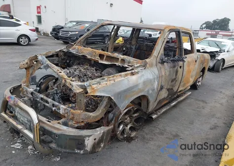 2015 Ram 1500 Laramie z USA, uszkodzony, nr VIN 1C6RR7VM5FS505313